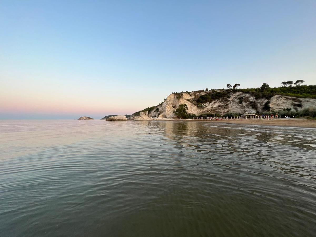 Villa Latino Vieste Bagian luar foto