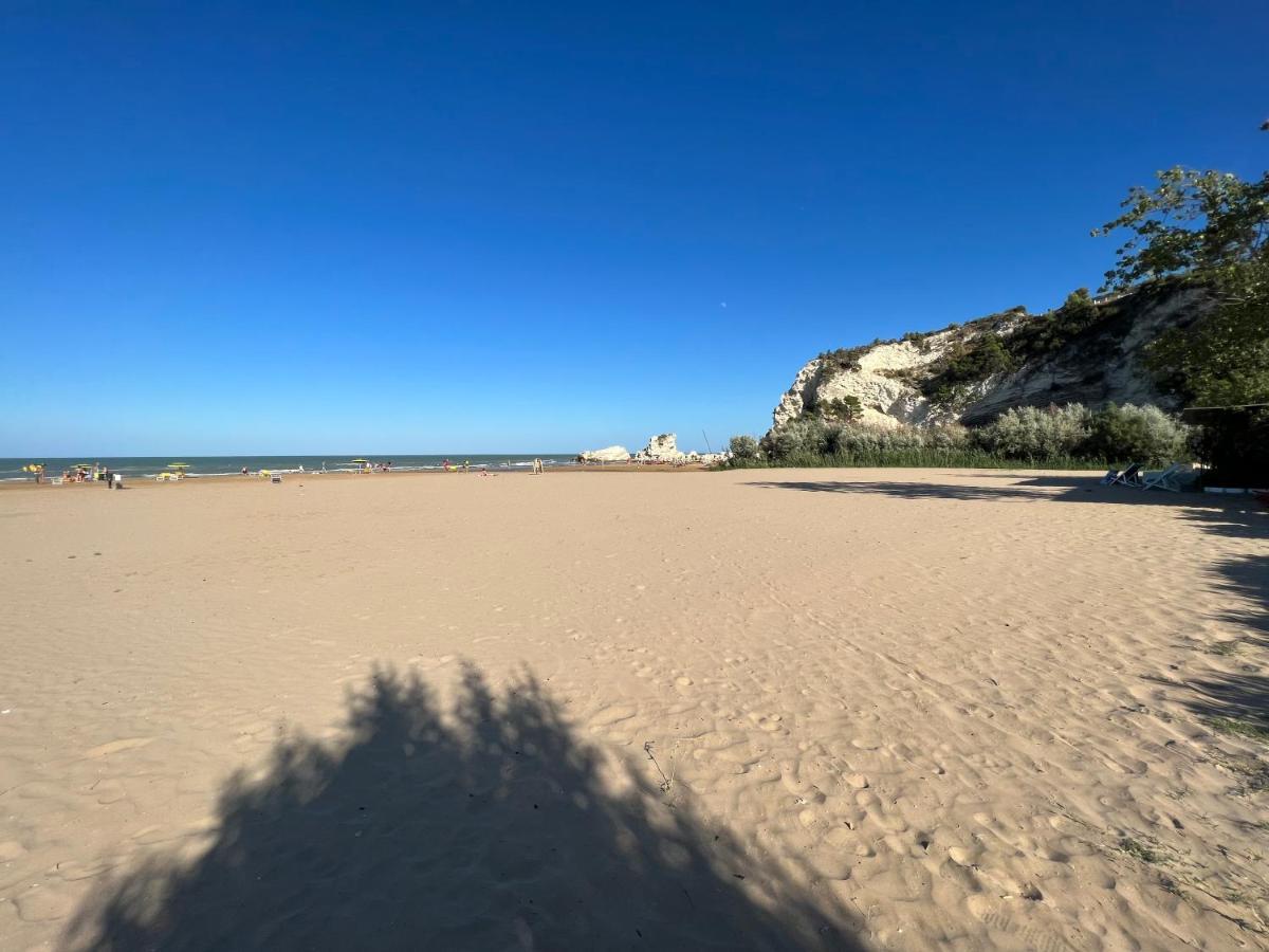 Villa Latino Vieste Bagian luar foto