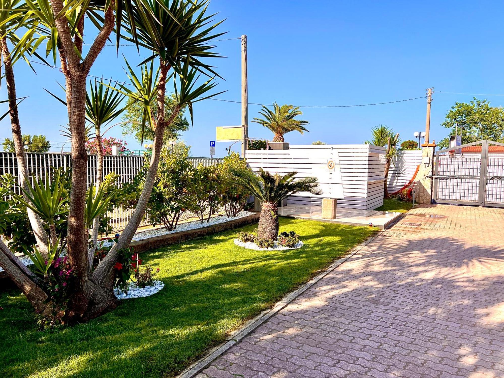 Villa Latino Vieste Bagian luar foto